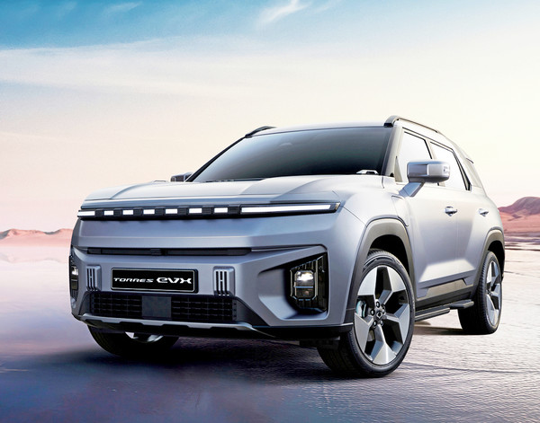 쌍용차가 토레스 EVX를 30일 개막하는 서울모빌리티쇼에서 세계 최초로 공개한다. [영상/사진=쌍용차]