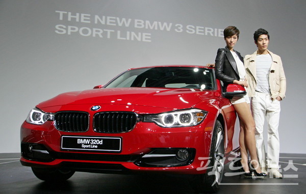 국내 수입 승용차 전성기를 이끈 BMW (위부터)520d와 320d. 이들 차랑이 2011년 한국에 들러와 큰 인기를 끌자, 폭스바겐 과 푸조 등 일부 수입차 업체는 한국에서 디젤차만 팔았다. [사진=정수남 기자]