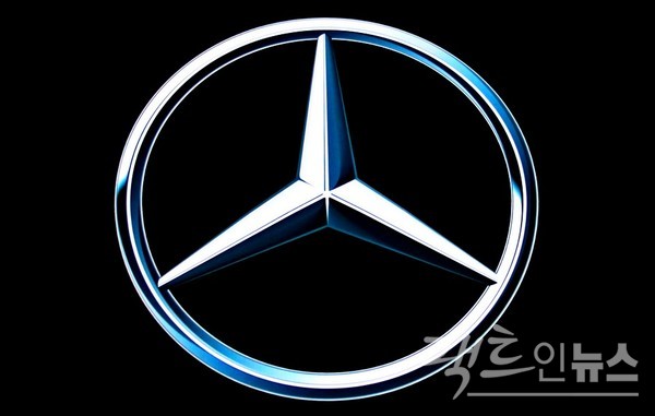 메르세데스-벤츠가 업계 1위 수성을 위해 고객 정보를 무단으로 사용하고 있다. 벤츠 엠블럼. 
