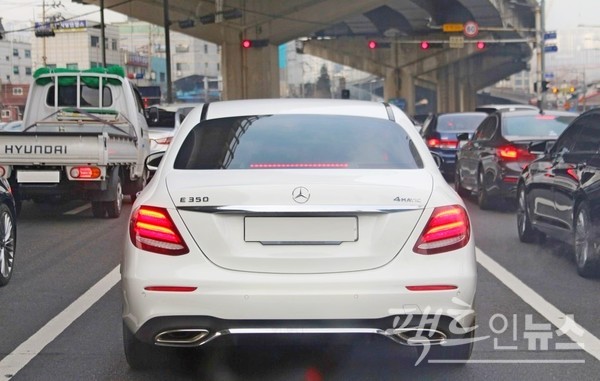 벤츠의 인기 차량인 E350 4륜구동. [사진=정수남 기자]