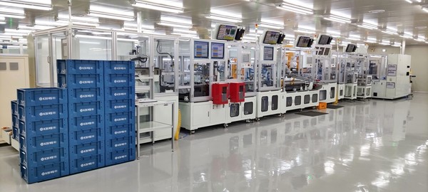 KBI메탈이 전장사업부 자동화 시설에 20억원을 투자해 기존 연산 84만대의 생산능력을 200만대로 늘렸다. 통풍시트용 블로우 모터 생산 모습. [사진=KBI]