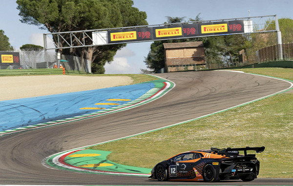 이탈이라 슈퍼카 브랜드 오토모빌리 람보르기니가 전년 사상 최고 실적을 올해도 지속하기 위해 태극 문양을 달고 레이싱에 참가한다. [사진=람보르기니 서울]