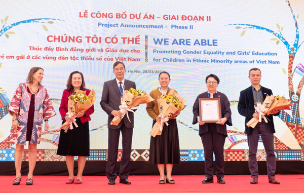 2차 프로젝트 출범식에서 민희경 CJ제일제당 사회공헌추진단장 등이 기념사진을 찍고 있다. [사진=CJ]