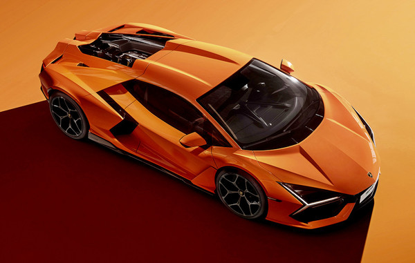 람보르기니가 자사의 첫번째 하이브리드 차량인 레부엘토를 공개했다. [사진=람보르기니]