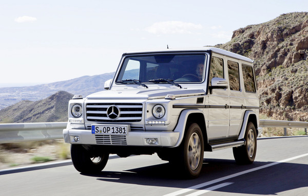 극중 복순이 벤츠 G시리즈를 타면서 극중 벤츠가 톡톡한 홍보 효과를 낸다. 차명은 나오지 않고, 극중 차량은 사진처럼 가로 세줄 라디에이터그릴이 아닌 세로 열세줄 라디에이터그릴을 가졌다. 신형이다. [사진=벤츠코리아]