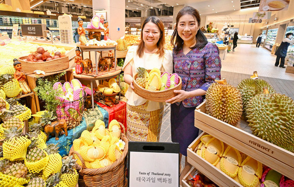 현대백화점이 주한태국상무공사관과 함께 태국산 열대과일을 판매한다. [사진=현대백화점]