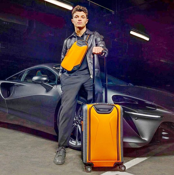 슈퍼카 브랜드 맥라렌이 TUMI와 협업한 한정판 투미를 최근 내놨다. [사진=맥라렌]