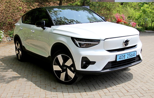 볼보의 인기 차량인 전기차 C40 리차치. [사진=정수남 기자]