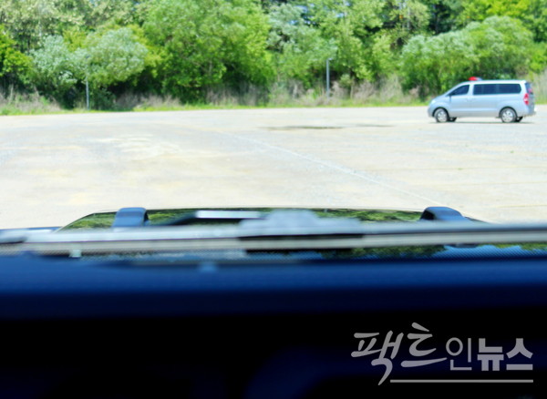 지프는 현재 오프로드 전용 4륜구동 SUV의 대명사로 자리했다. 오버랜드는 오프로드에서도 안정적인 주행성능을 보였다. [사진=정수남 기자]