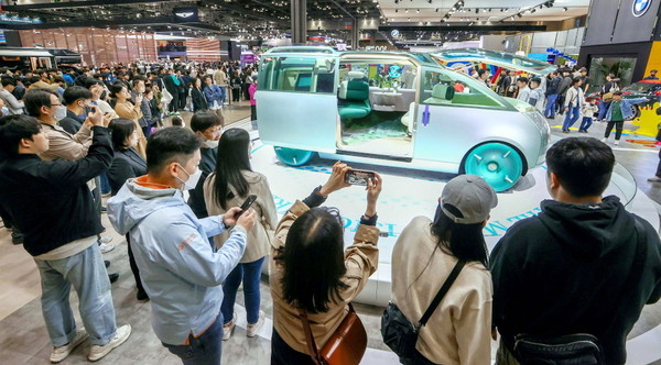 김필수 교수는 올해 서울모빌리티쇼를 통해 자동차 업계가 미래 가능성을 확인했다는 점에서 큰 의의가 있는 전시회였다고 평했다. 행사장 전경. [사진=서울모터소조직위]