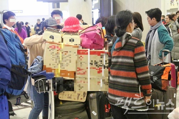 반면, 사드 보복 전인 2016년 12월 제주 공항이다. 80%가 중국인 관광객이다. [사진=정수남 기자]