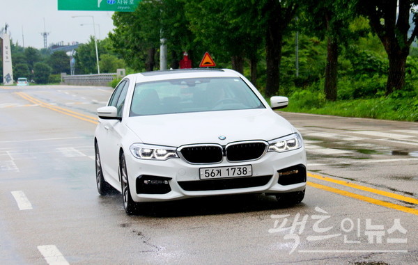 BMW의 중형 세단 520은 지난달 772대가 팔려 수입차 판매 1위를 차지했다. [사진=정수남 기자]