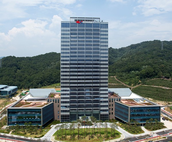 도로공사 직원의 지난해 평균 성과급은 2514만원, 임원은 8292억원이다. 한국도로공사 본사. [사진=뉴시스]