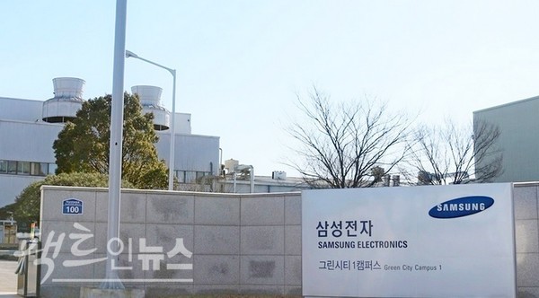 지난해 8월부터 반도체 수출 감소하면서, 국내 무역수지 적자도 악화했다. 광주광역시 평동산단에 있는 삼성전자 공장. [사진=정수남 기자]