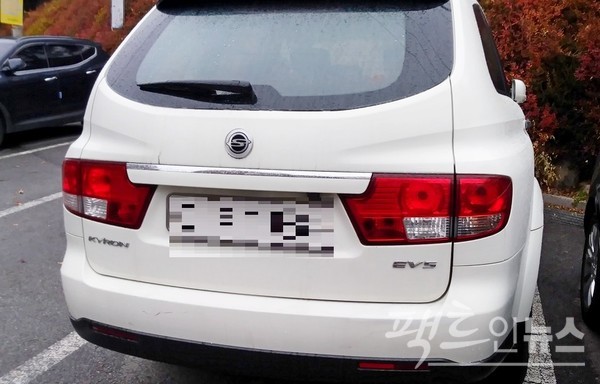 카이런은 완전 변경 없이 부분 변경만 진행했다. 맨 아래 사진은 KG 모비리티가 2010년대 후반 국책 괴제로 개발한 카이런 전기차. [사진=정수남 기자]