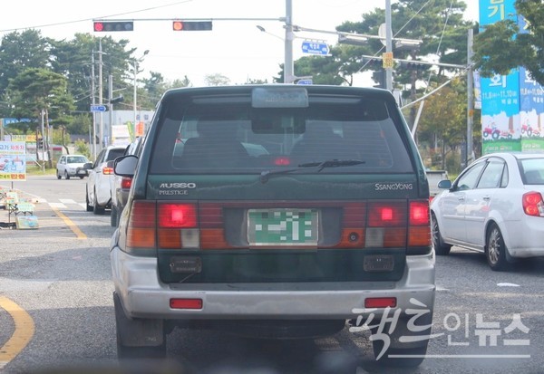 카이런은 (위부터)코란도, 코란도 훼미리(1988년~1996년), 무쏘(1993년~~2005년) 등과 KG 모빌리티의 중형 스포츠유틸리티차량(SUV) 계보를 이었다. 현재 토레스가 카이런을 잇고 있다. [사진=정수남 기자]