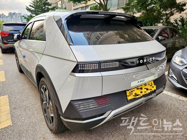 현재 전기차 아이오닉이 대세다. 경찰차와 택시 아이오. [사진=정수남 기자]