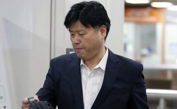 불법 대선 자금 수수 혐의를 받고 있는 김용 전 민주연구원 부원장이 지난 8일 오전 서울 서초구 서울중앙지법에서 열린 공판에 출석하고 있다. [사진=뉴시스]