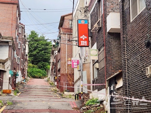 1970년대 구멍가게, 점방 등이 1980년내 들어 공판장, 유통, 연쇄점, 수퍼, 슈퍼 등으로 번했다. [사진=정수남 기자]