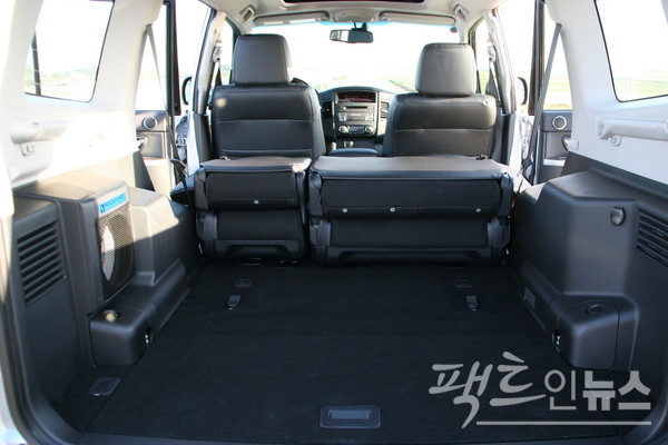 피제로의 2열을 접을 경우 적재공간은 1200ℓ 이상이다. [사진=정수남 기자]