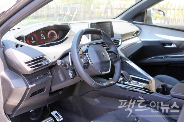 푸조 5008 GT 등 푸조 SUV의 장점은 시인성이 탁월하다는 점이다. [사진=정수남 기자]