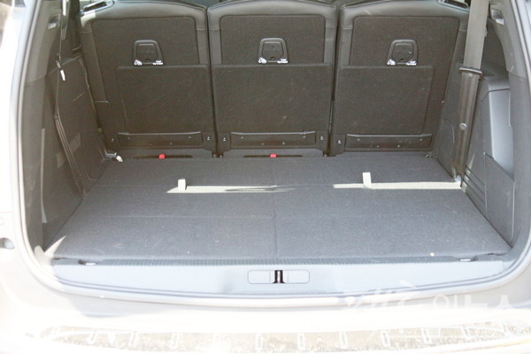 푸조 5008 GT의 3열은 접거나 펼 수 있다. [사진=정수남 기자]