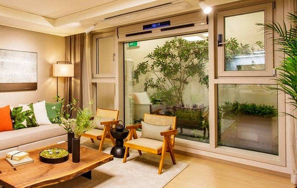  금호석유화학의 휴그린 발코니 창호. [사진=금호석유화학]