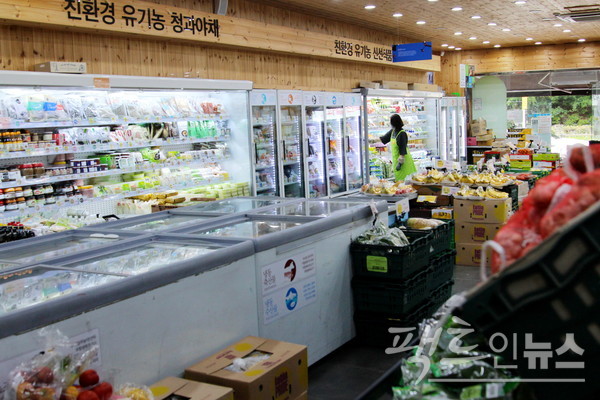 오아시스는 친환경 유기농 국산 먹거리만 취급한다. [사진=정수남 기자]