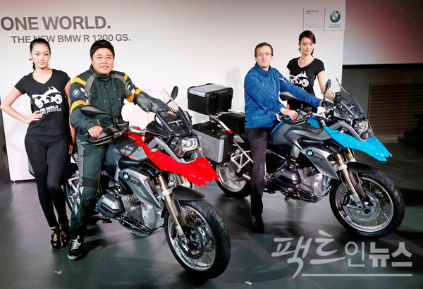 2013년 BMW 모토라드 신형 R1200 GS 출시 행사에 전 프로야구 선수 양준혁 씨가 참석했다. 헌트는 극 초반 추격전에서 BMW 모토라드 바이크를 타고 BMW 세단을 타고 도주하는 그레이스를 쫓는다. [영상/사진=정수남 기자]