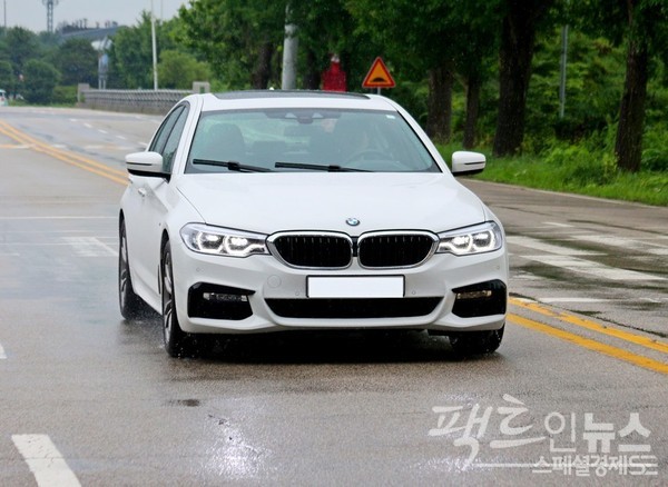 상반기 수입차 판매 1위를 기록한 BMW 520. [사진=정수남 기자]