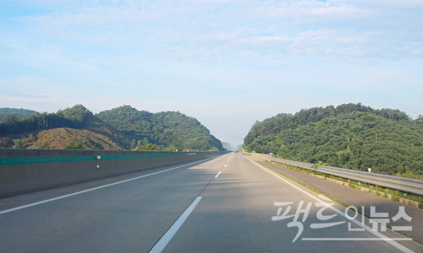 안개 구간을 벗어나자 시계가 확 트였다.[사진=정수남 기자]