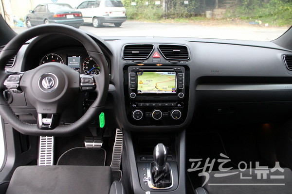 시코로 R의 1열은 개방감이 탁월하다. [사진=정수남 기자]