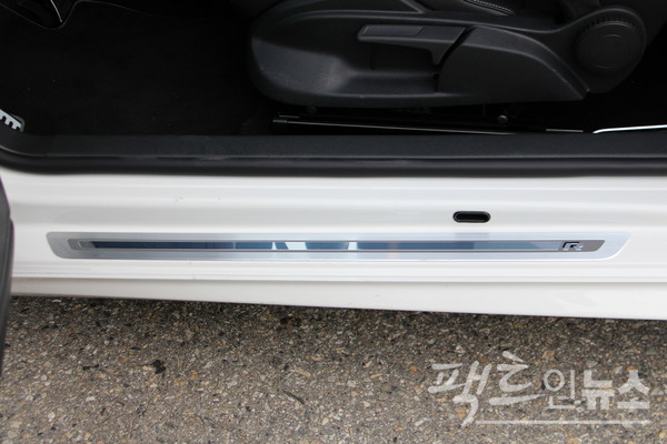 시로코 R은 대중적인 차량이지만, 고급스러움을 지녔다. [사진=정수남 기자]