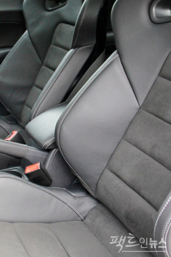 시로코 R의 전면과 작좌감이 우수한 좌석. [사진=정수남 기자]