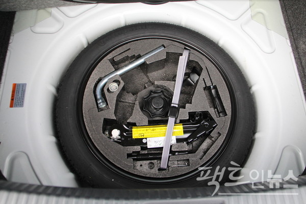 시코로 R은 2열 시트를 접을 수 있어 야외 활동에도 무리가 없다. [사진=정수남 기자]