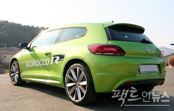2015년 나온 시로코 R-Line. [사진=정수남 기자]