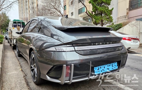 V to L 기능을 통해 전기차의 전기에너지를 유용하게 사용할 수도 있지만, 이를 악용할 수도 있다. 현대차 전기차 아이오닉6. [사진=정수남 기자]