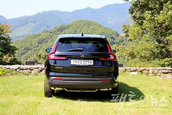 혼다 CR-V 터보는 차체 디자인이 각을 강조하면서 다소 강인해졌다. [사진=정수남 기자]