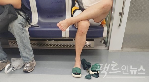 위 두 가지를 완벽하게 갖춘 20대 남성, [사진=정수남 기자]