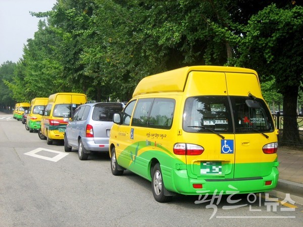 한 중소기업이 장앤인의 휠체어를 실을수 있도록 개조한 승합차. [사진=정수남 기자]