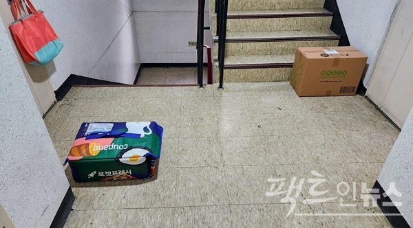 같은 아파트 다른 세대도 쿠팡과 오아시스에서 신석식품을 구매했다. [사진=정수남 기자]