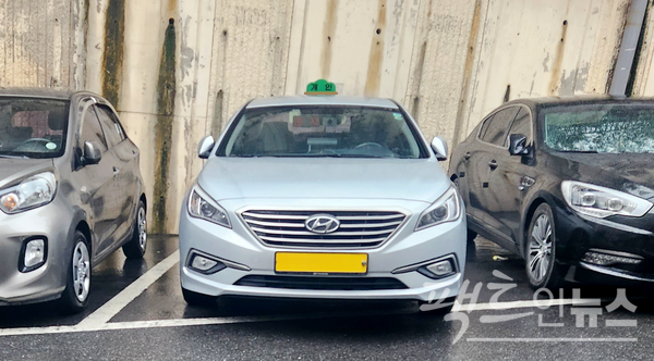 극중 등장하는 쏘나타 택시. [사진=정수남 기자]