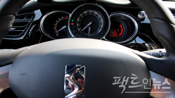 DS3 실내는 2030 세대에 맞게 개성을 강조했다.  [사진=정수남 기자]