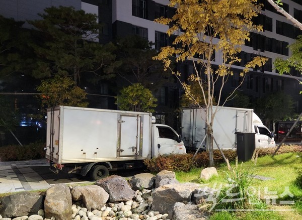 입주민의 탑차는 단지 안에 주차 가능하다. 나는 되고 너는 안된다. 철저한 님비 현상이다. [사진=정수남 기자]