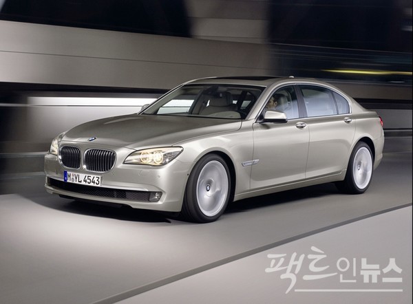7시리즈 5세대(2008년∼2015년)는  스포티한 우아함과 정제된 파워트레인, 안락한 승차감 등을 모두 구현했다. 5세대가 7시리즈 가운데 최고의 성공작으로 자리한 배경이다. 5세대는 750i, 740i, 730d 등으로 세계를 질주했다. [사진=정수남 기자]