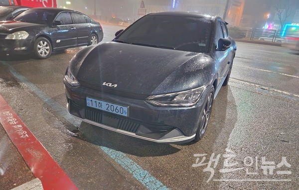2021년 출시 이후 세계에서 큰 인기인 기아차 전기차 EV6은 지난해 자사의 질적 성장을 주도했다. [사진=팩트인뉴스]