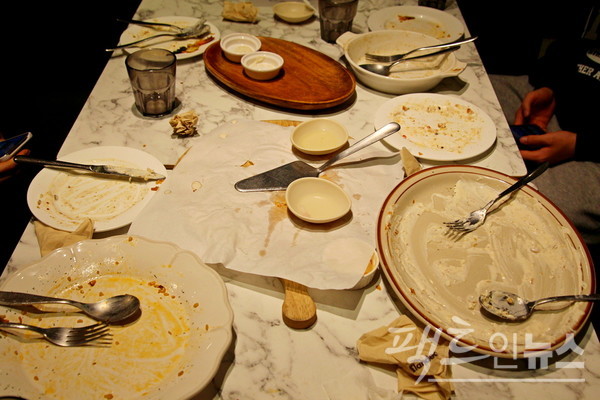 반면, 4인 가족이 파스타와 리조또, 피자 등을 시켜, 그릇을 모두 비웠다. [사진=정수남 기자]