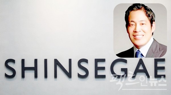 신세계(회장 이명희)를 실질적으로 이끄는 정용진 부회장이 지난해 추락했다. 전년보다 매출과 영업이익과 감소했고, 같은 기간 순이익은 반토막이 나서다. [사진=스페셜경제, 신세계]