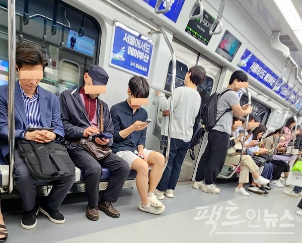 앉으나, [사진= 정수남 기자]