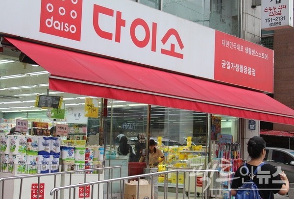 다이소 매장 1곳의 평균 매출이 지난해 21억7800만원이다. [사진=팩트인뉴스]​